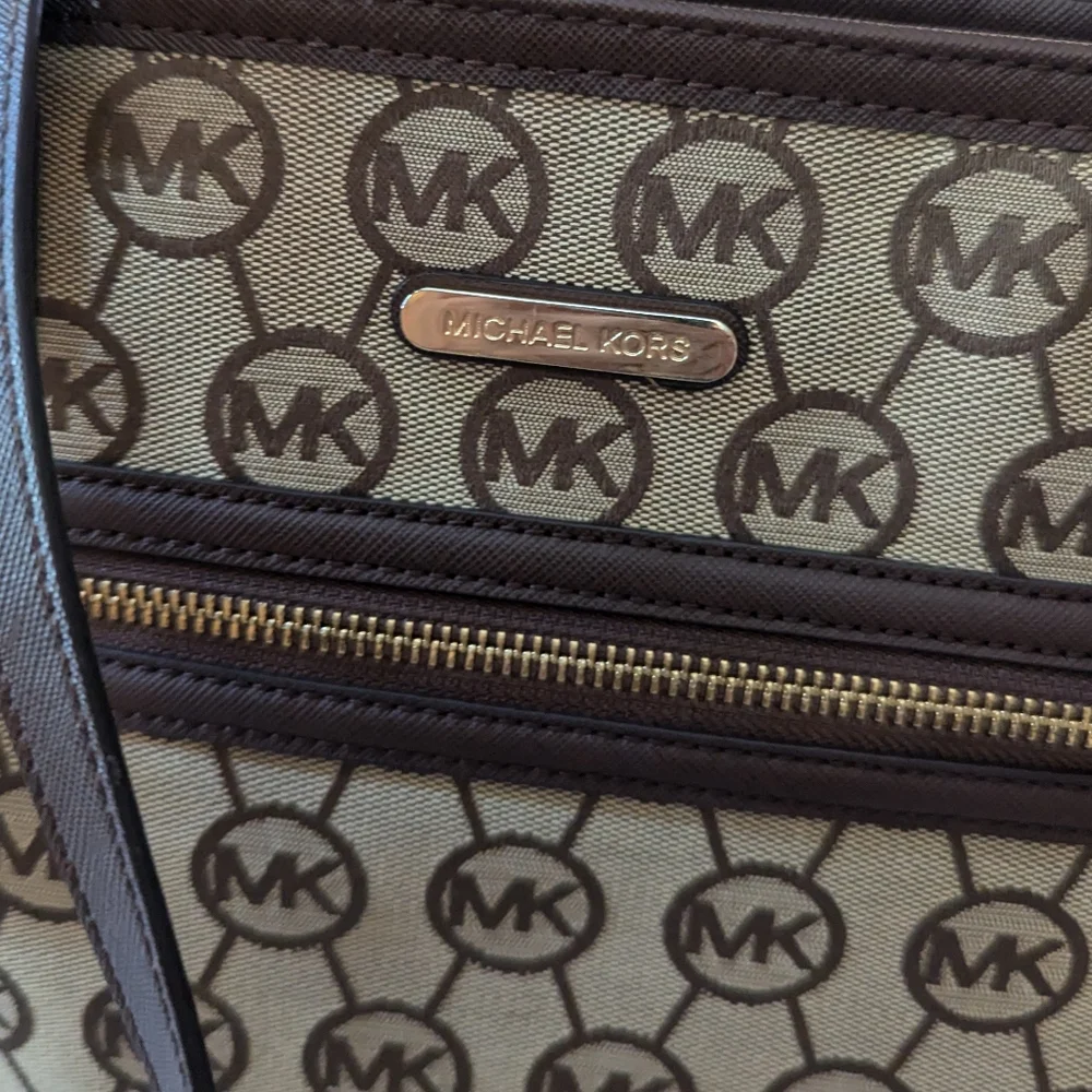 Michael Kors signature Kempton tote bag.